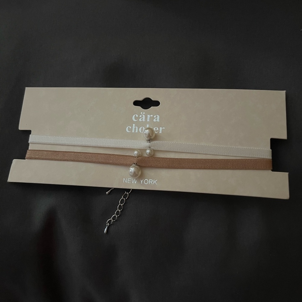 Two packer brown and white chockers